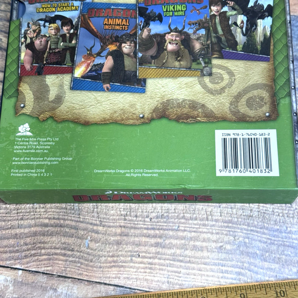 Dreamworks Dragons My Library Slipcase with 4 Hardcover Books 2016 Hiccup - Picture 4 of 7